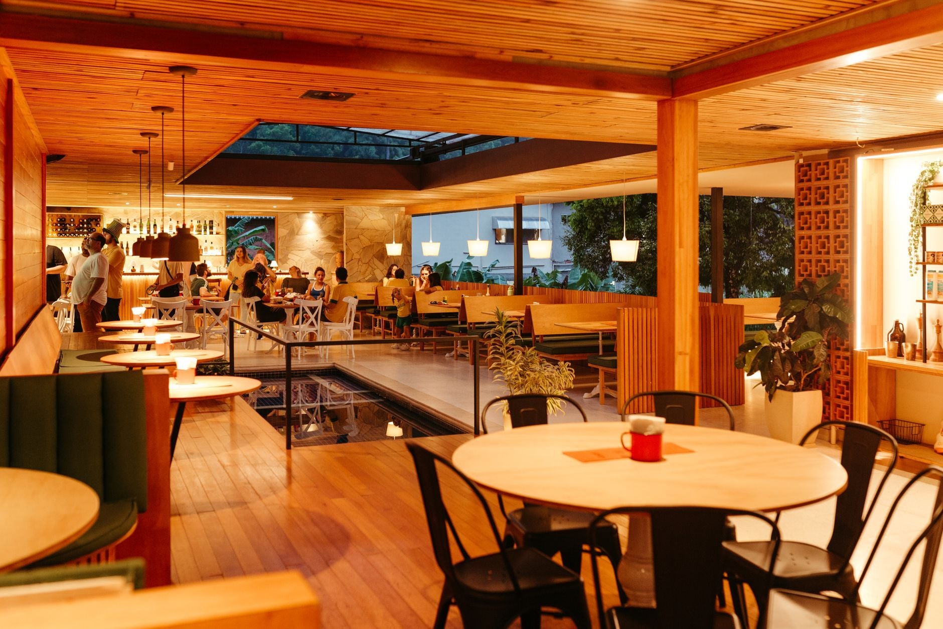 Warm and inviting restaurant interior with wooden decor and lighting. Photo by Jonathan Borba on Pexels